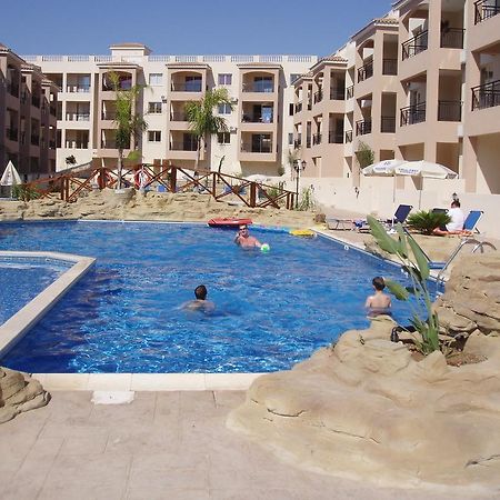 Royal Seacrest Apartments Aphrodite Hills Buitenkant foto
