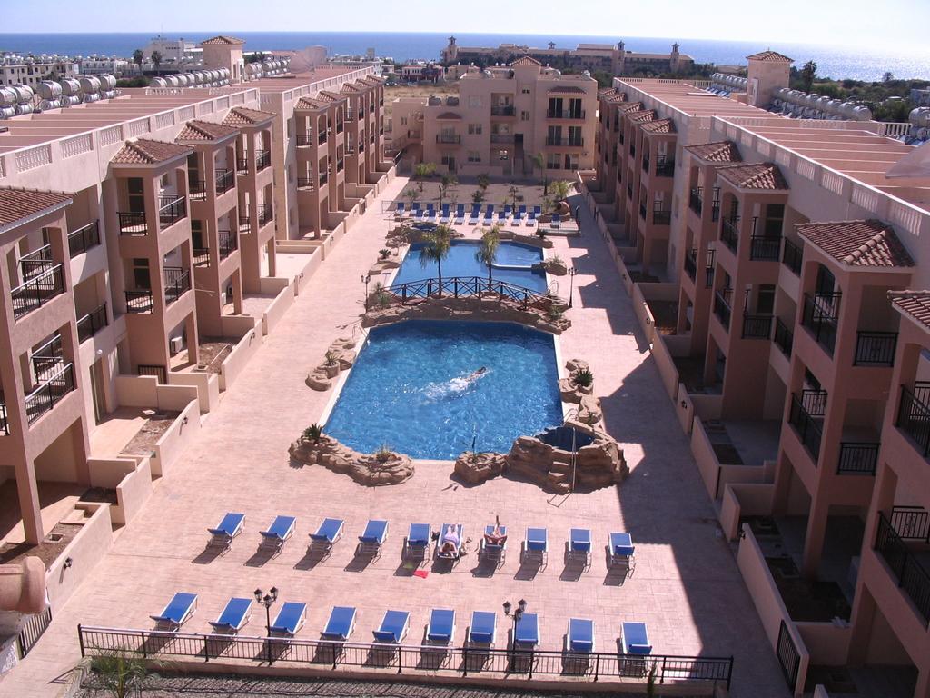 Royal Seacrest Apartments Aphrodite Hills Buitenkant foto