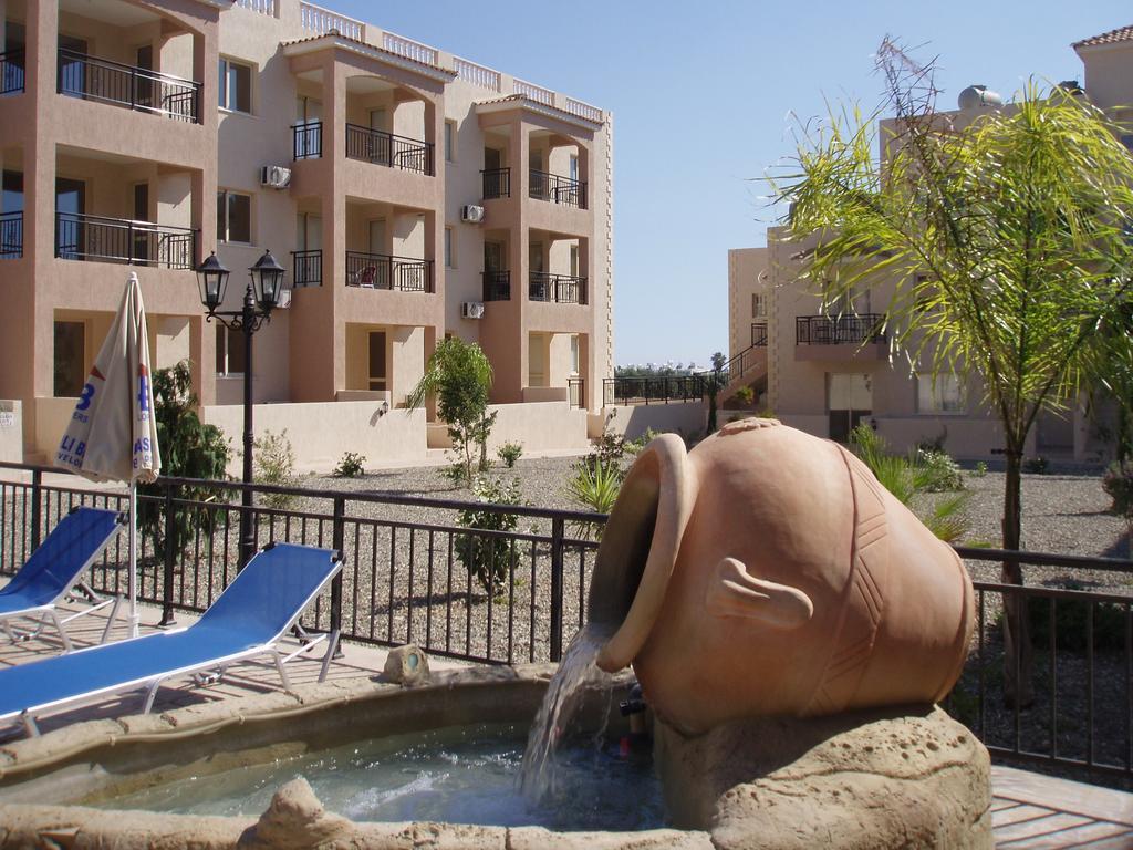 Royal Seacrest Apartments Aphrodite Hills Buitenkant foto