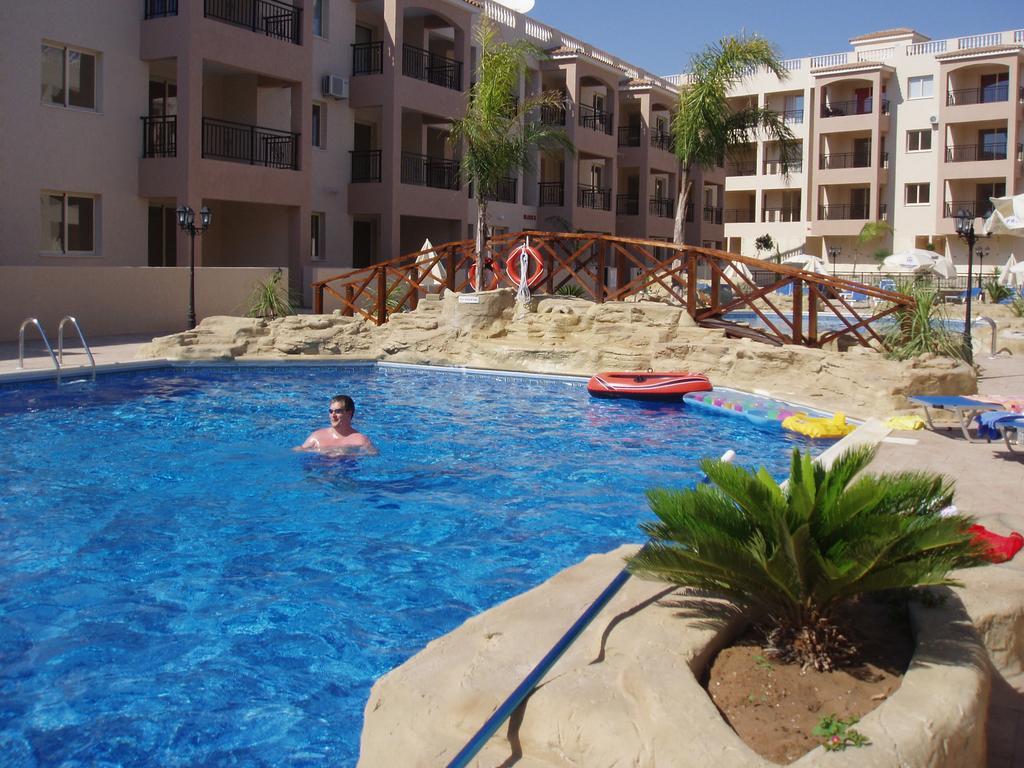 Royal Seacrest Apartments Aphrodite Hills Buitenkant foto