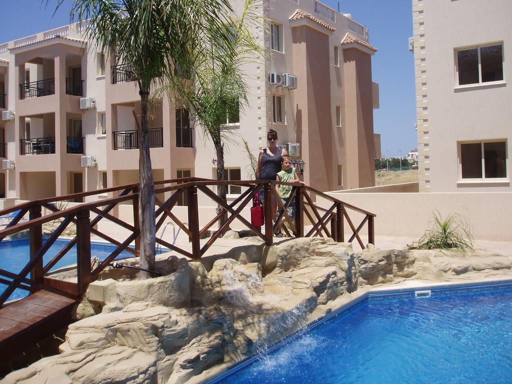 Royal Seacrest Apartments Aphrodite Hills Buitenkant foto