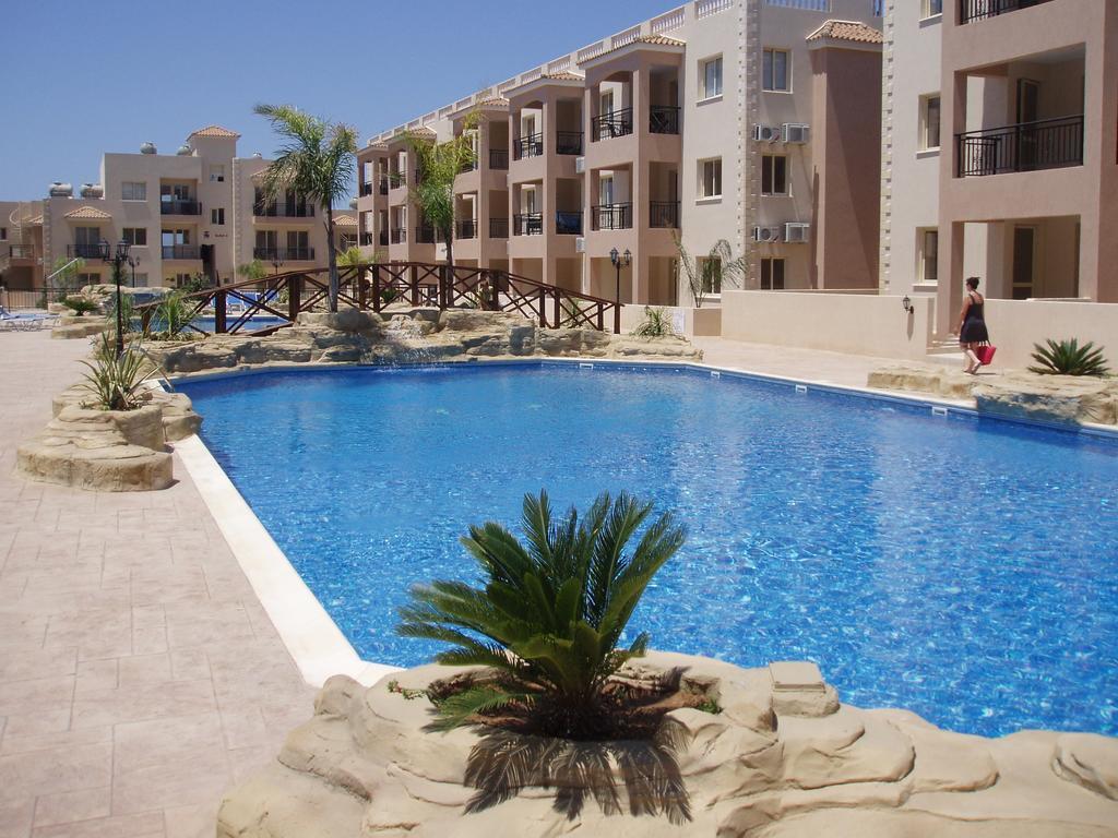 Royal Seacrest Apartments Aphrodite Hills Buitenkant foto
