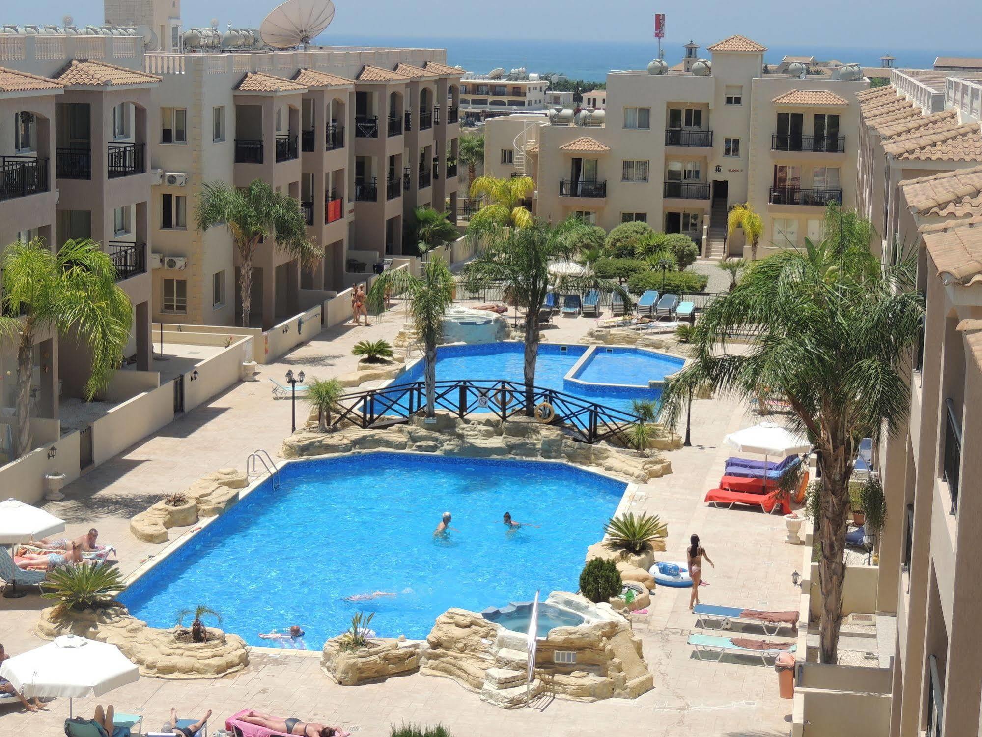 Royal Seacrest Apartments Aphrodite Hills Buitenkant foto