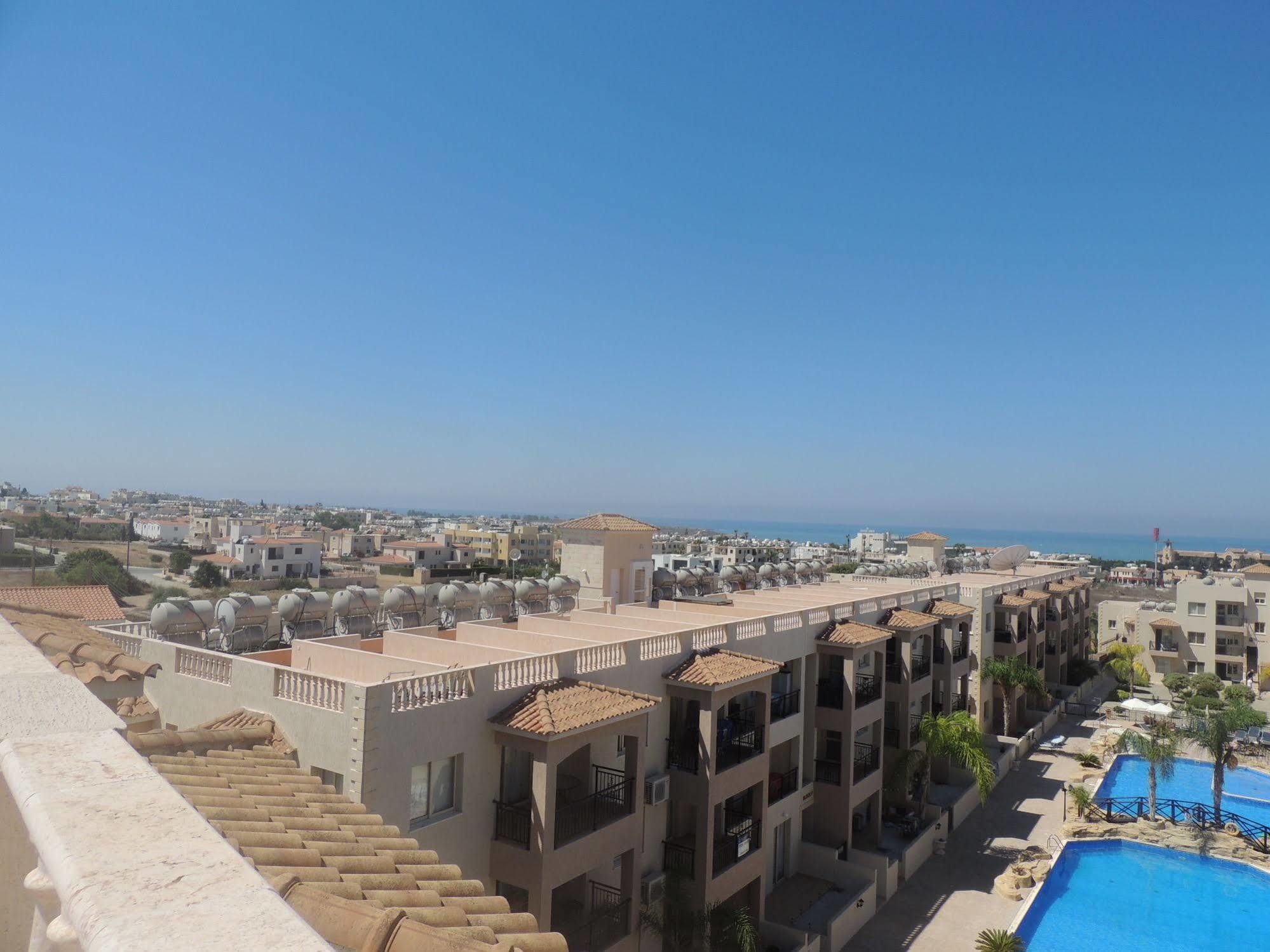 Royal Seacrest Apartments Aphrodite Hills Buitenkant foto