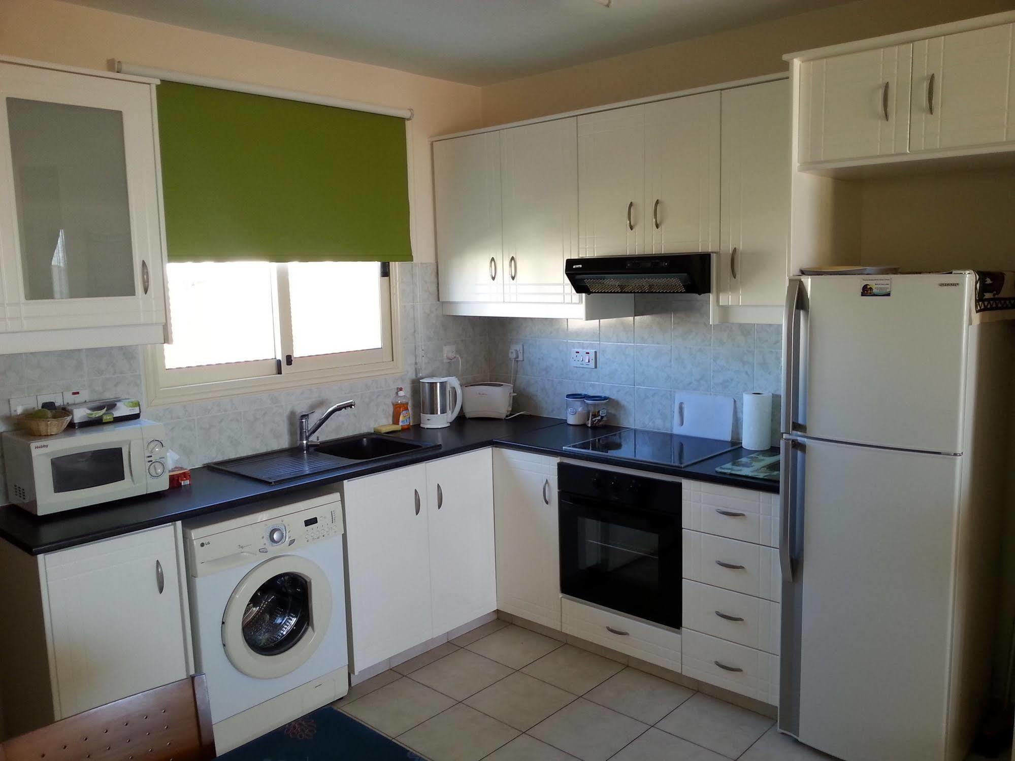 Royal Seacrest Apartments Aphrodite Hills Buitenkant foto