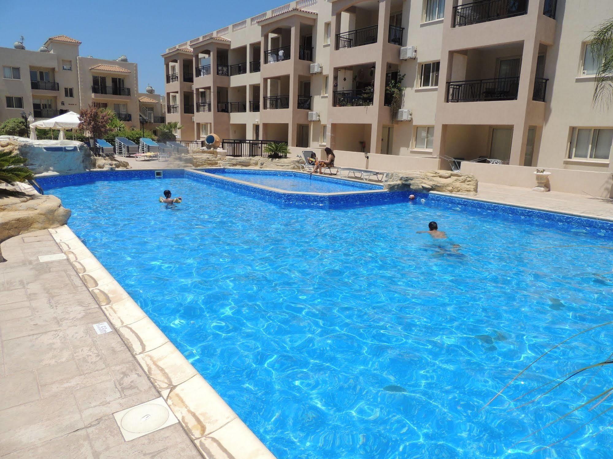Royal Seacrest Apartments Aphrodite Hills Buitenkant foto