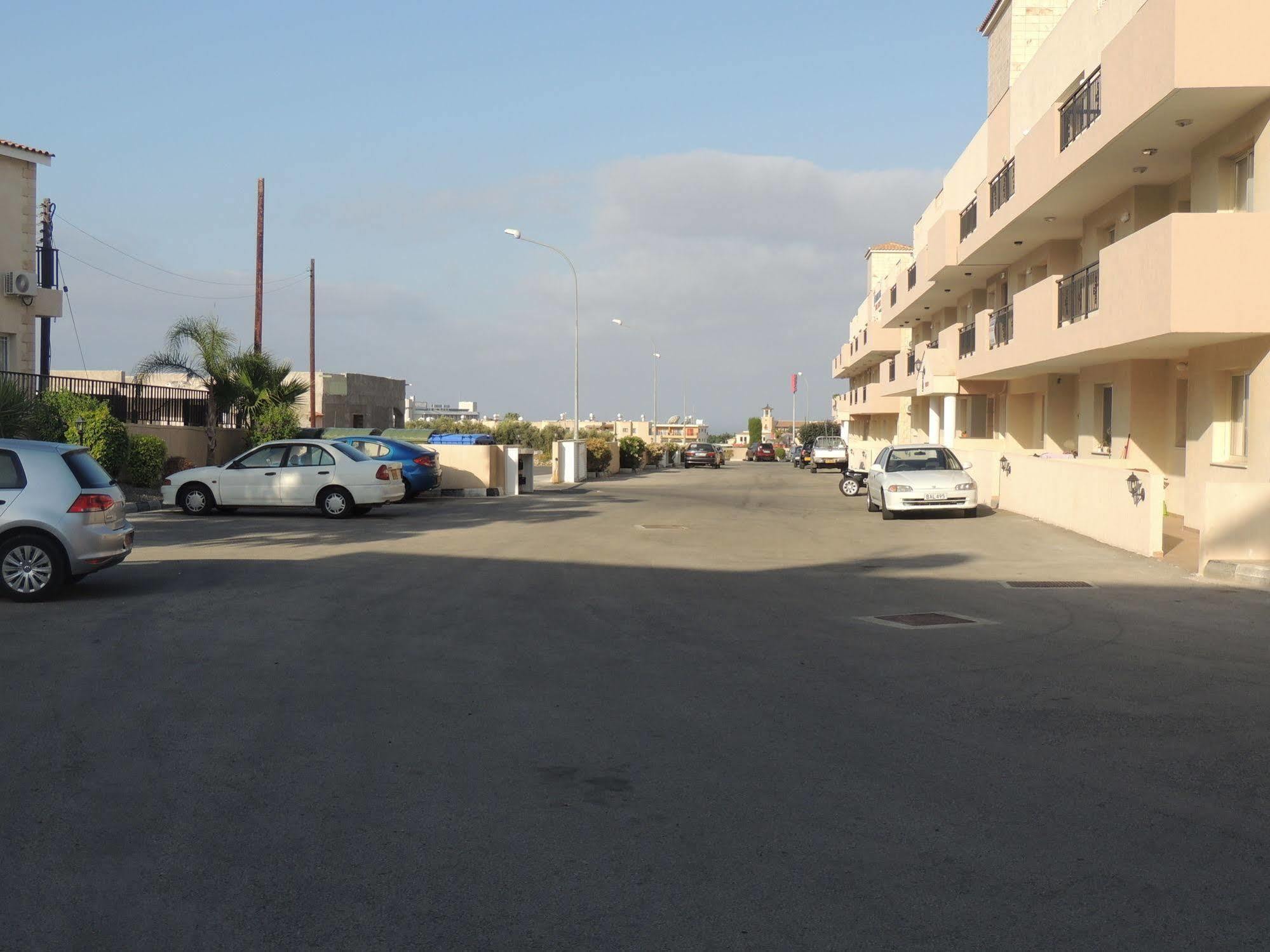 Royal Seacrest Apartments Aphrodite Hills Buitenkant foto