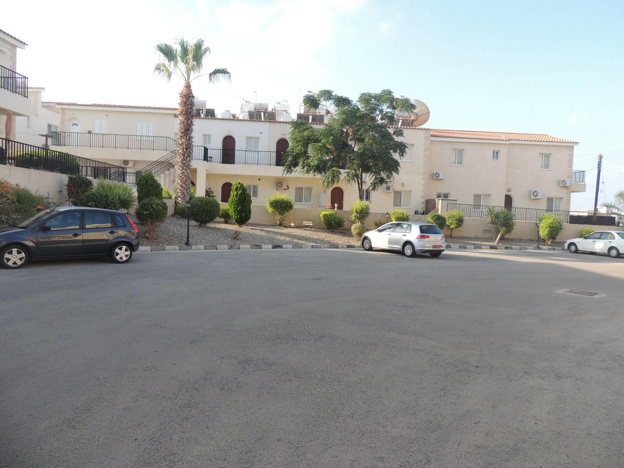 Royal Seacrest Apartments Aphrodite Hills Buitenkant foto
