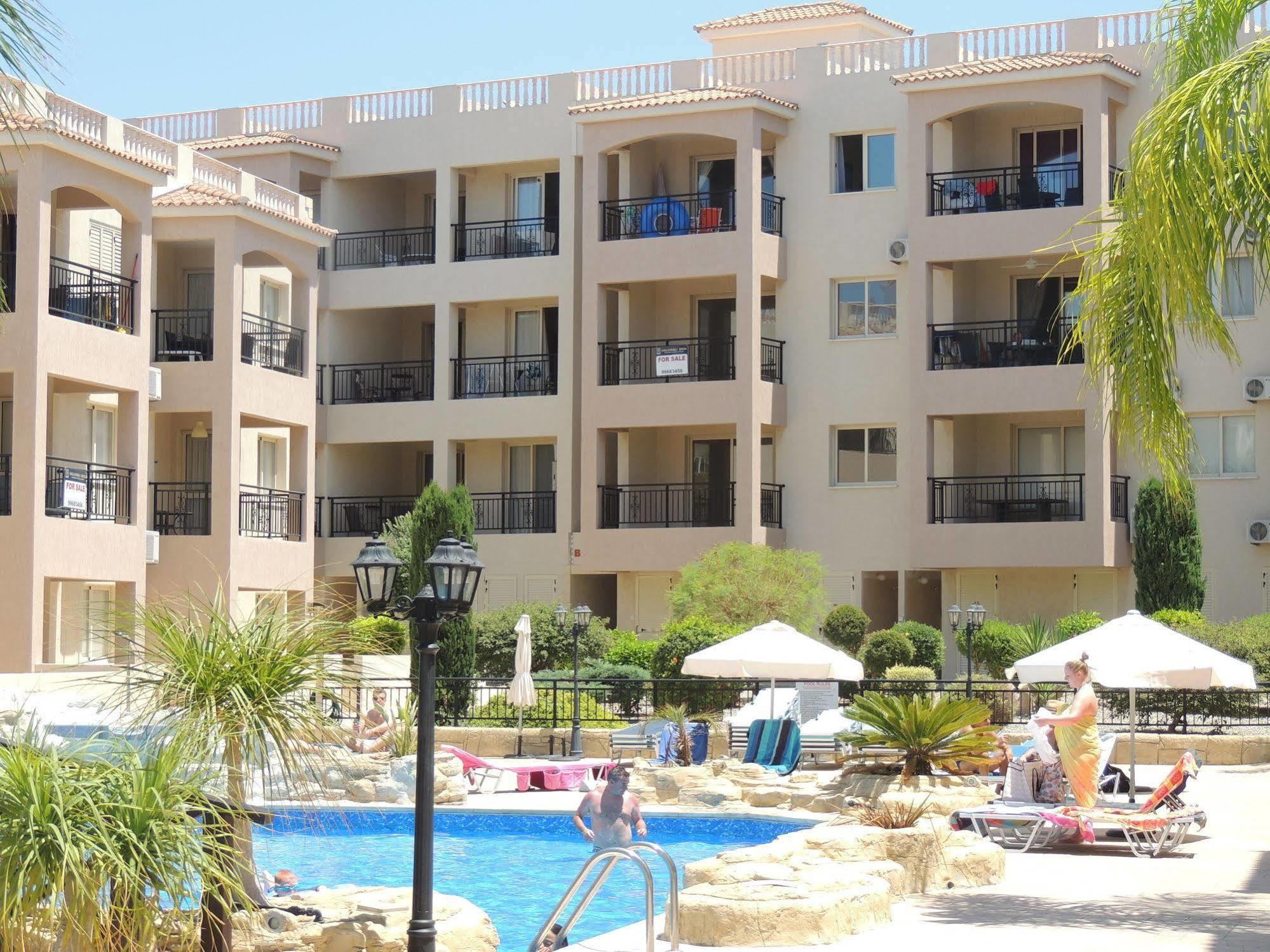Royal Seacrest Apartments Aphrodite Hills Buitenkant foto